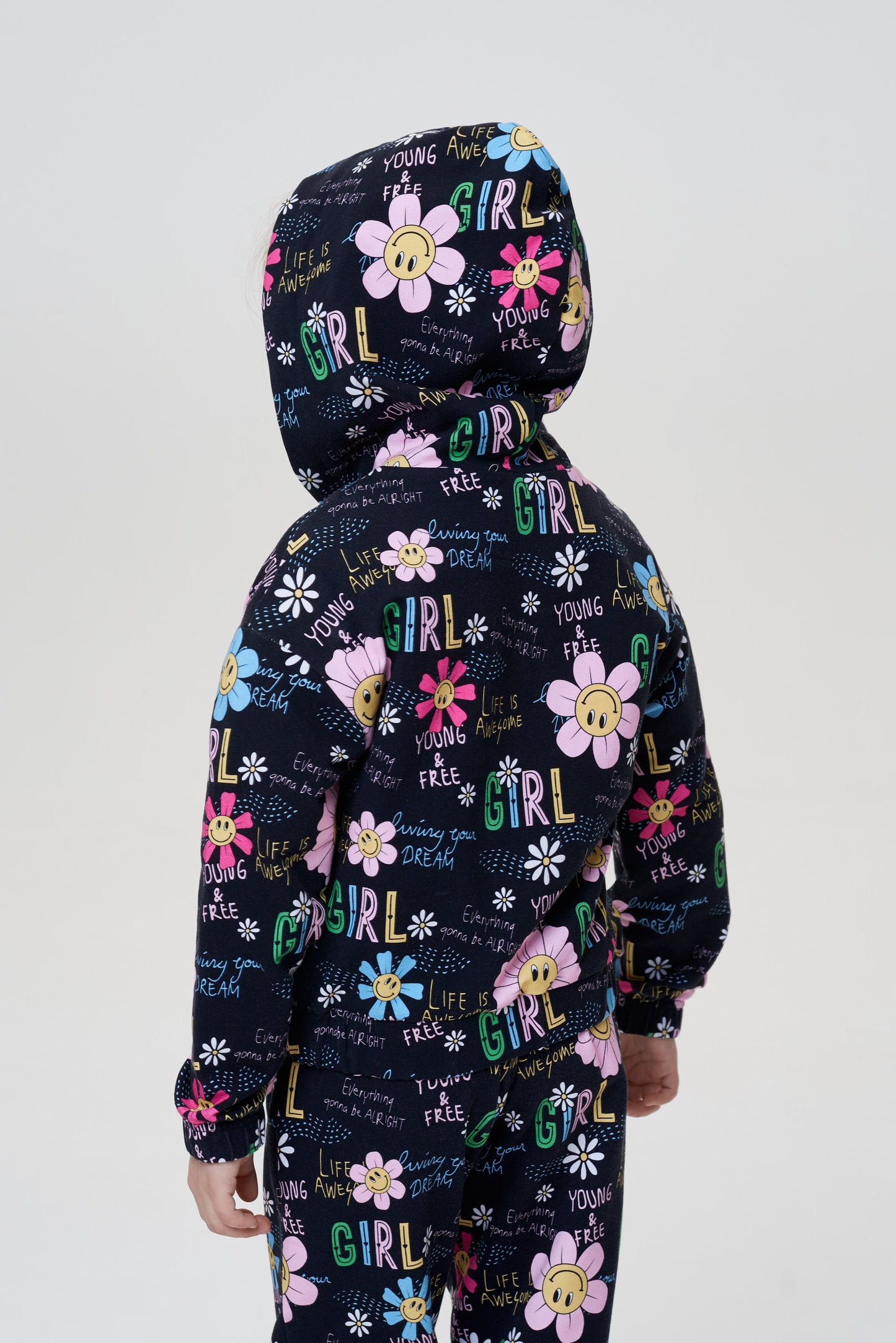 Tracksuit ( Sweatshirt and sweatpants)
