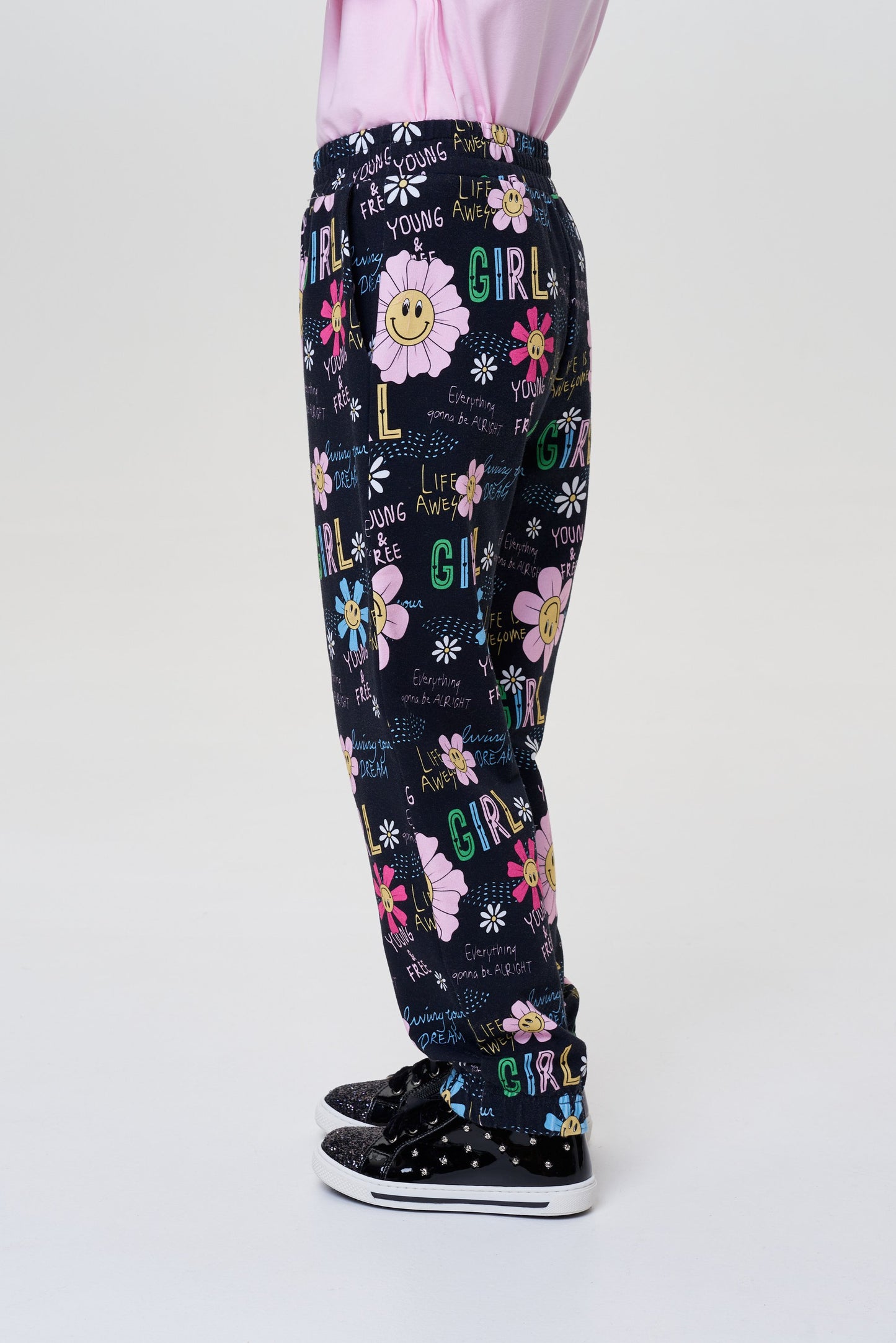 Tracksuit ( Sweatshirt and sweatpants)