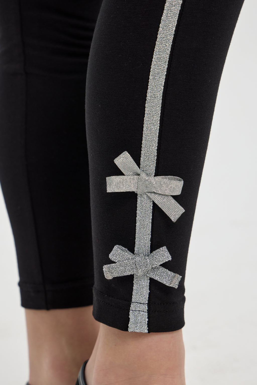 Silver Bow Black Leggings
