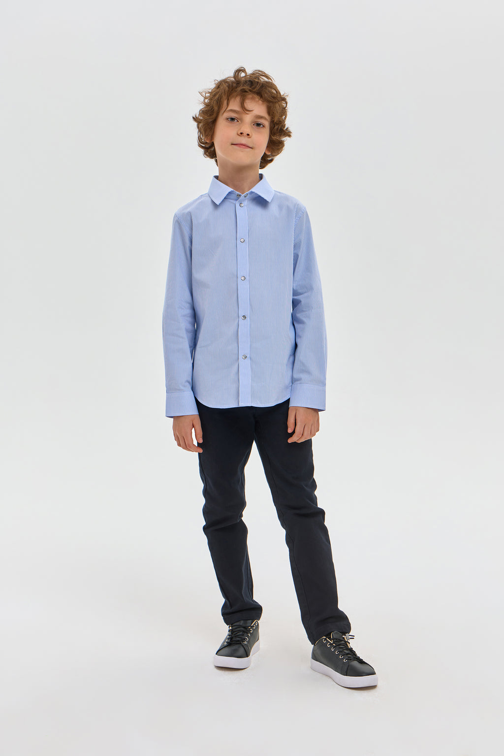 Long sleeve shirt with snap button