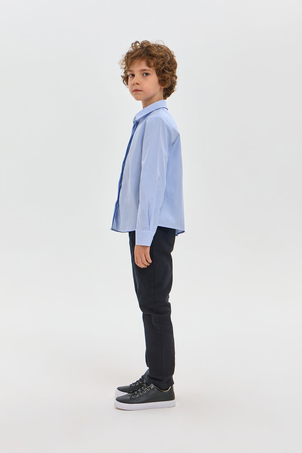 Long sleeve shirt with snap button
