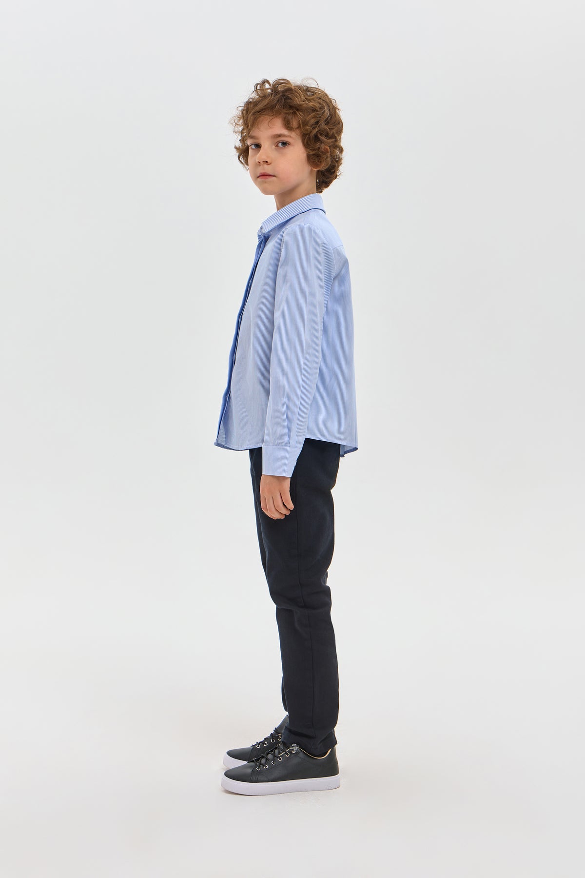 Long sleeve shirt with snap button