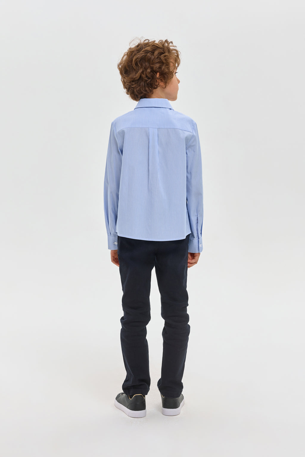 Long sleeve shirt with snap button