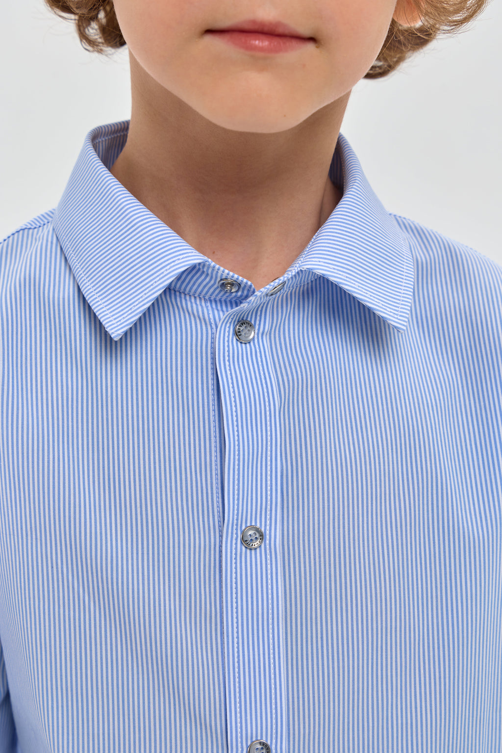 Long sleeve shirt with snap button