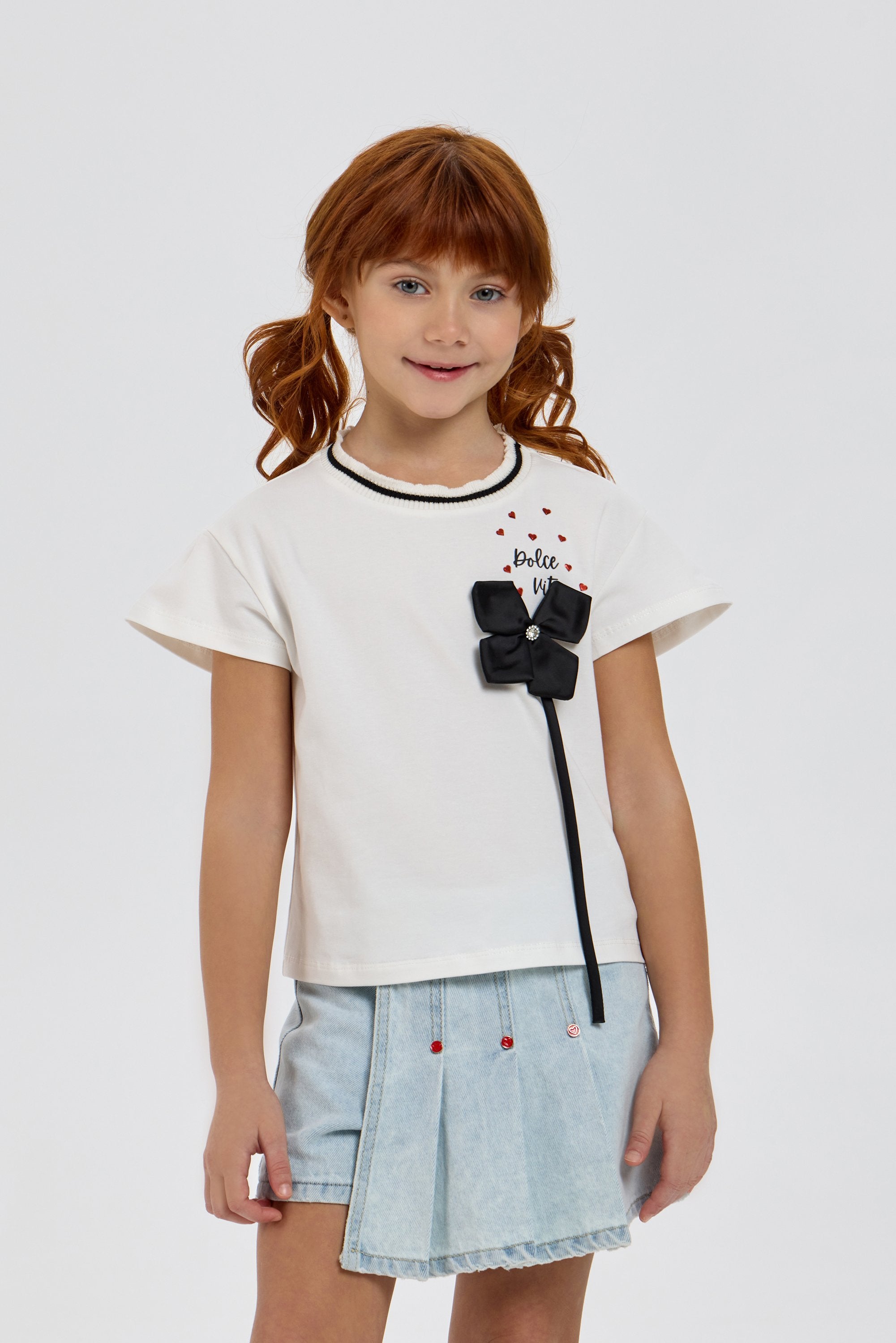 3D Black Flower Decorated T-shirt