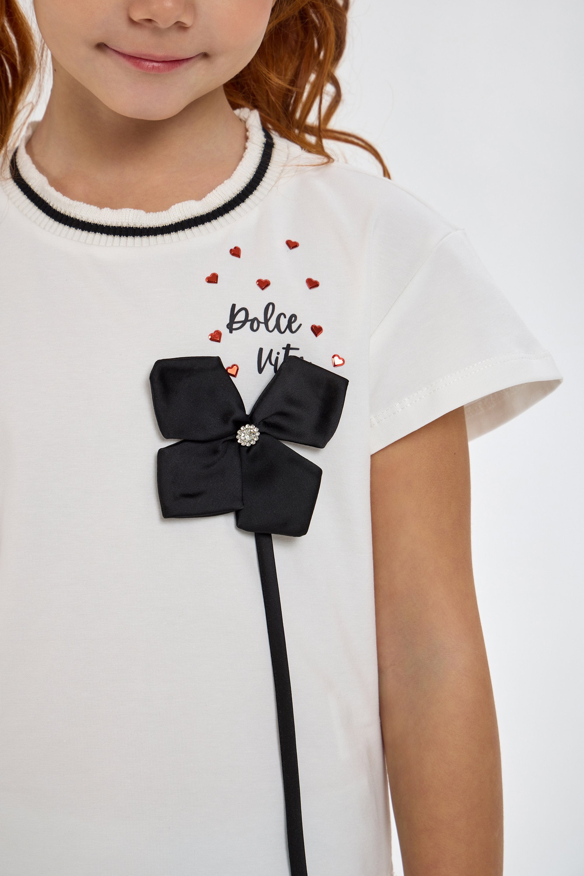 3D Black Flower Decorated T-shirt