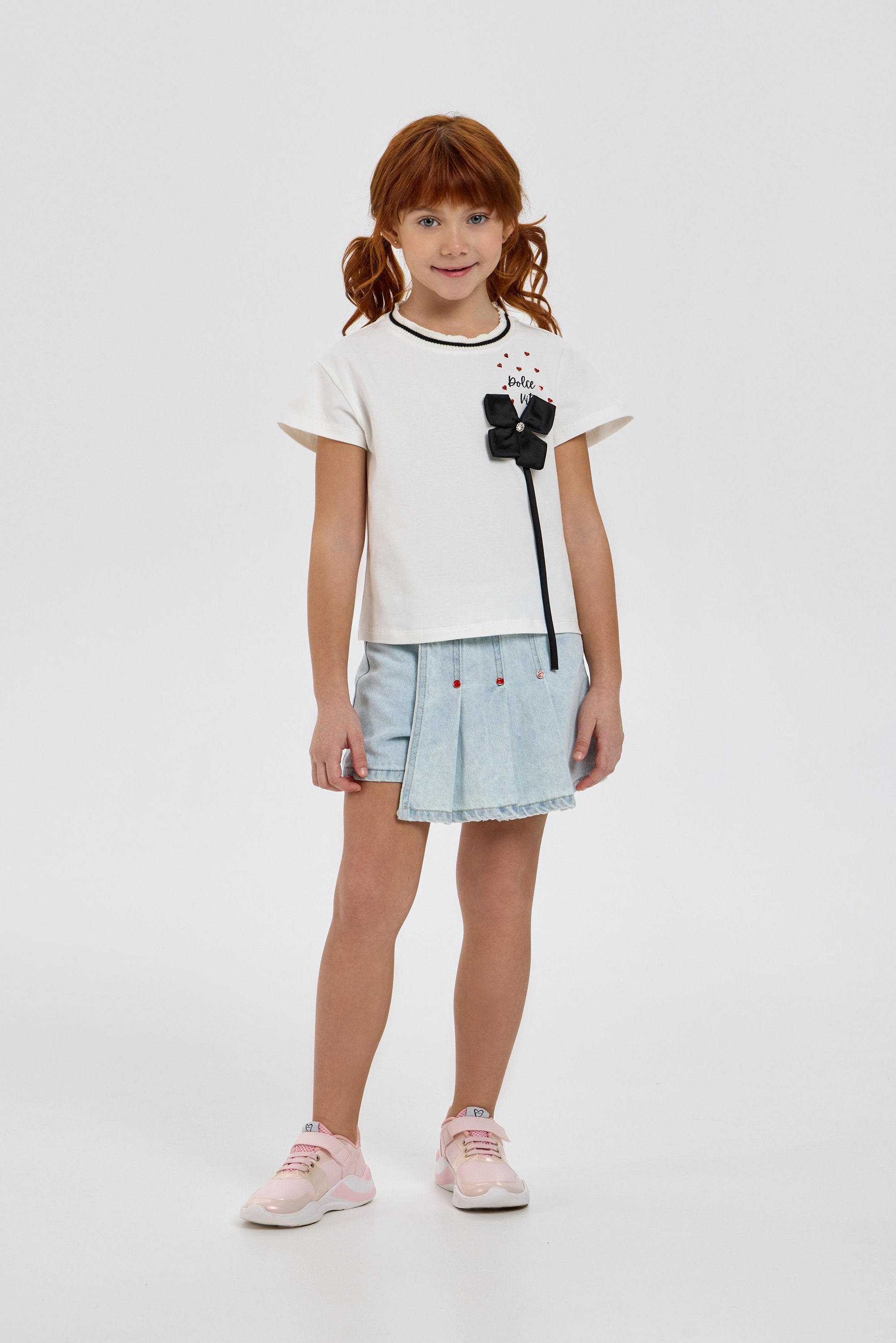 3D Black Flower Decorated T-shirt