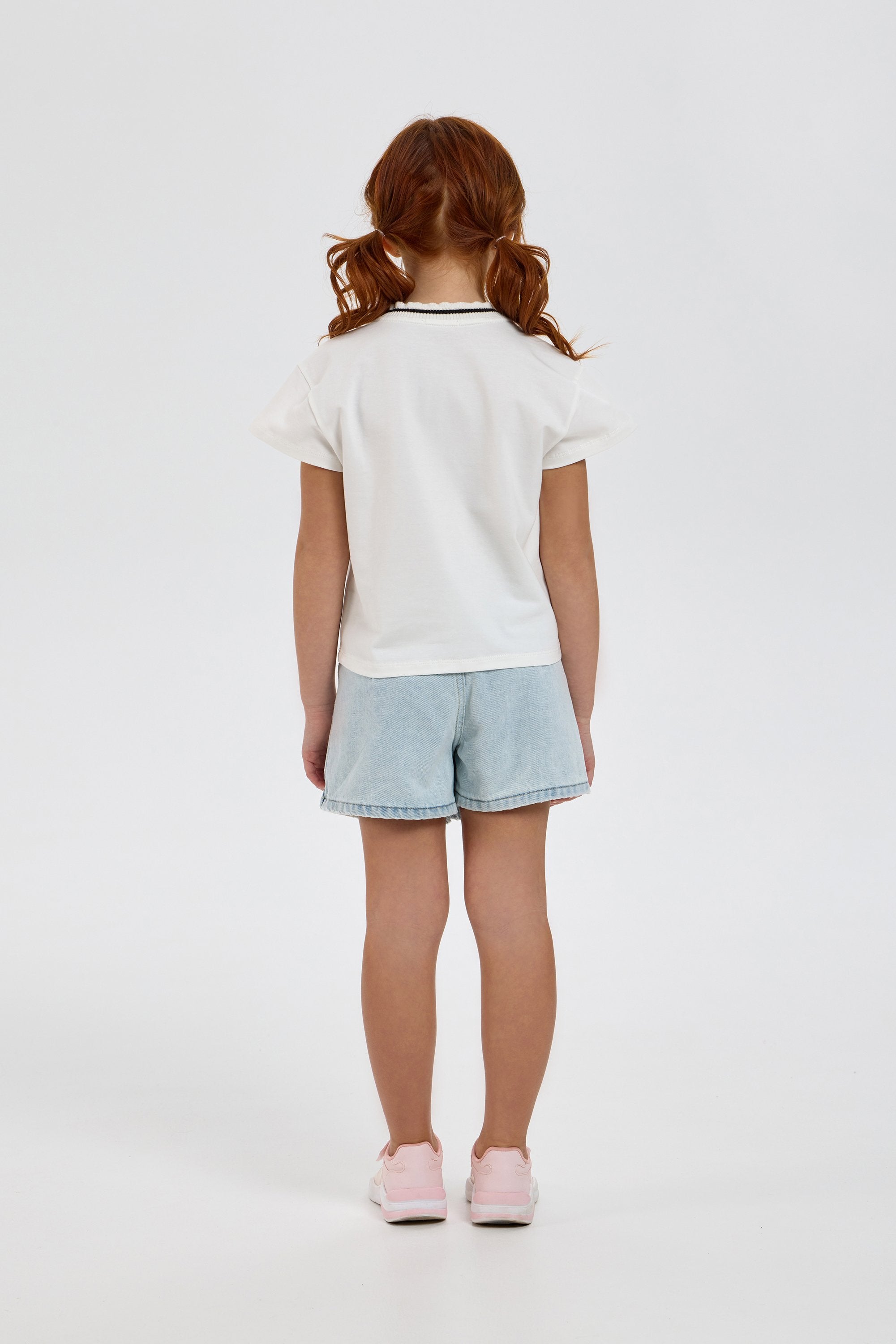 3D Black Flower Decorated T-shirt