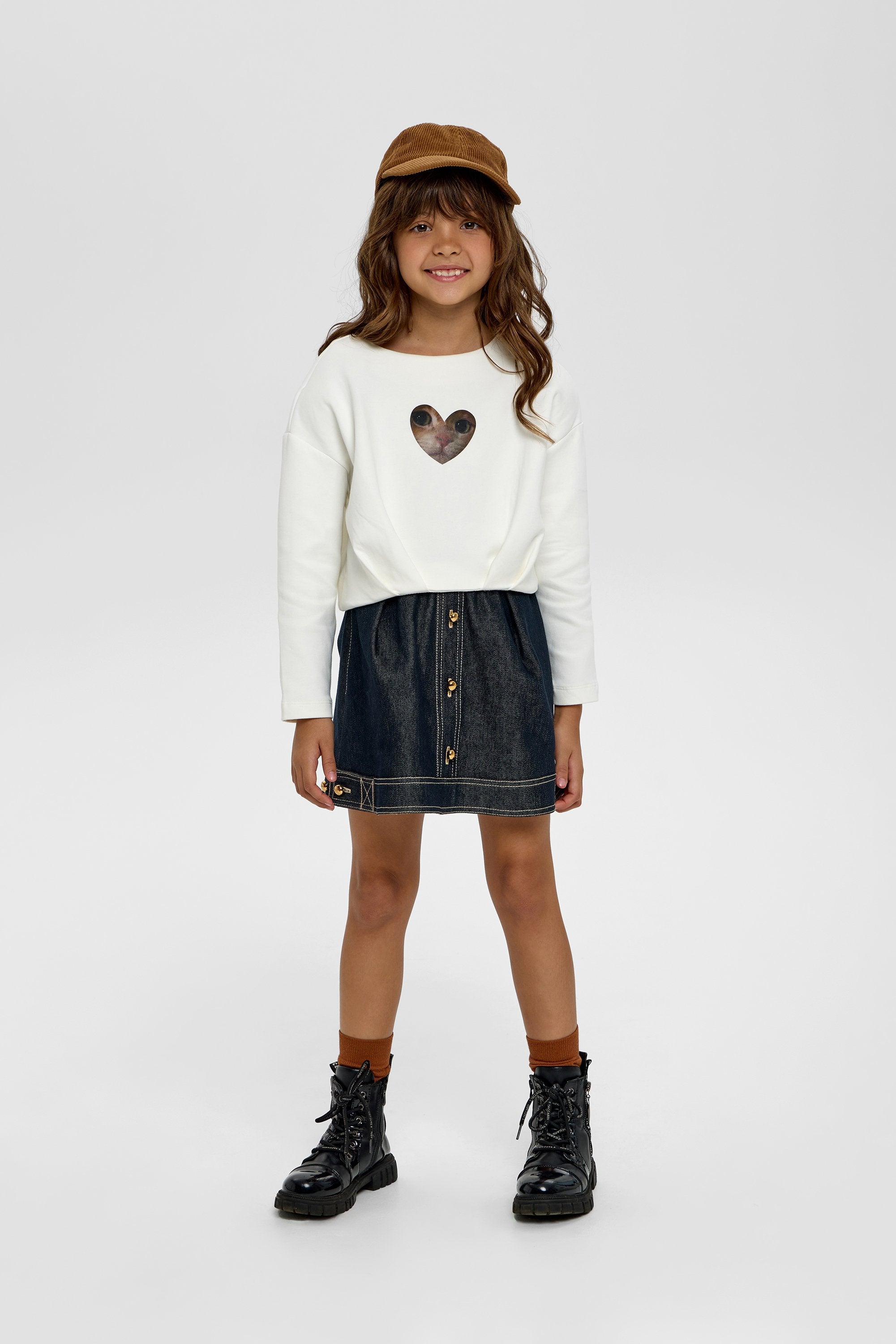 Stylish Cropped Decorated Catty Sweatshirt