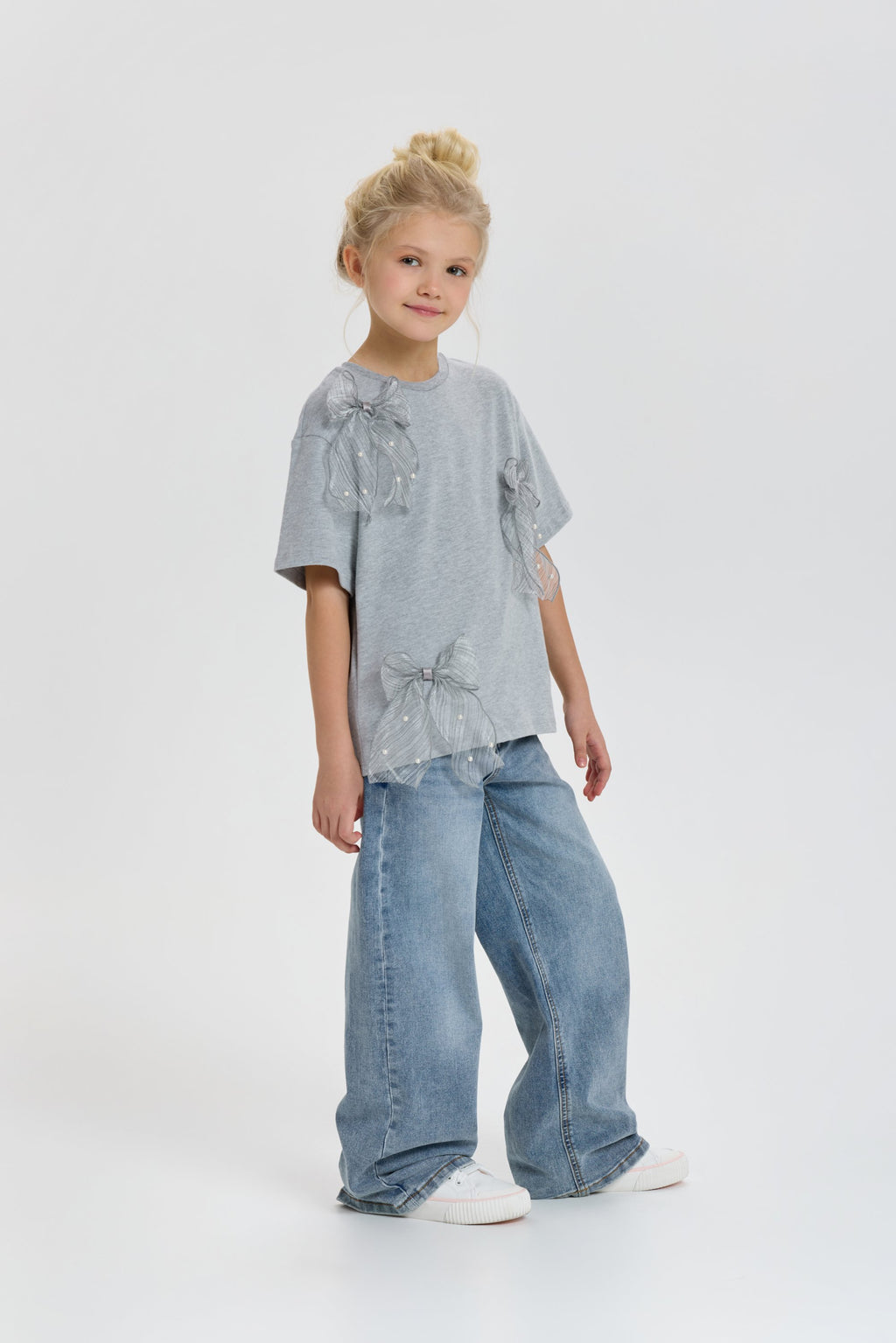 Bow and Pearls Decorated T-shirt