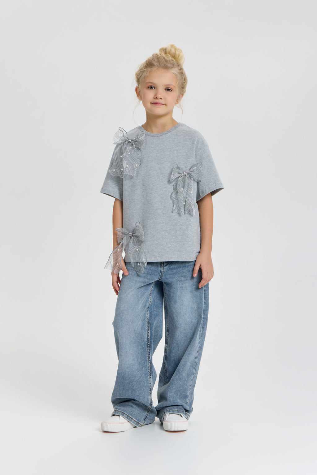 Bow and Pearls Decorated T-shirt