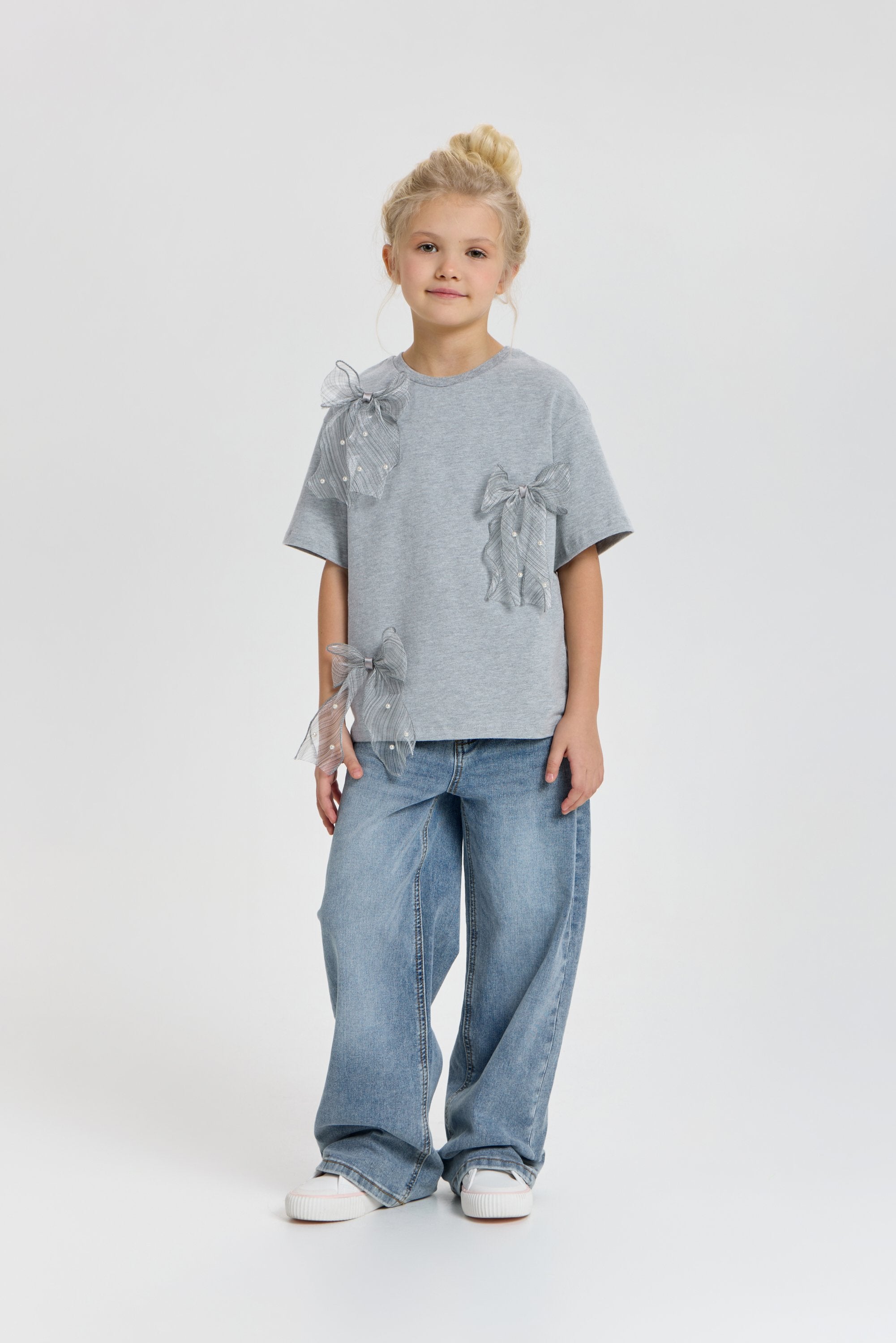 Bow and Pearls Decorated T-shirt