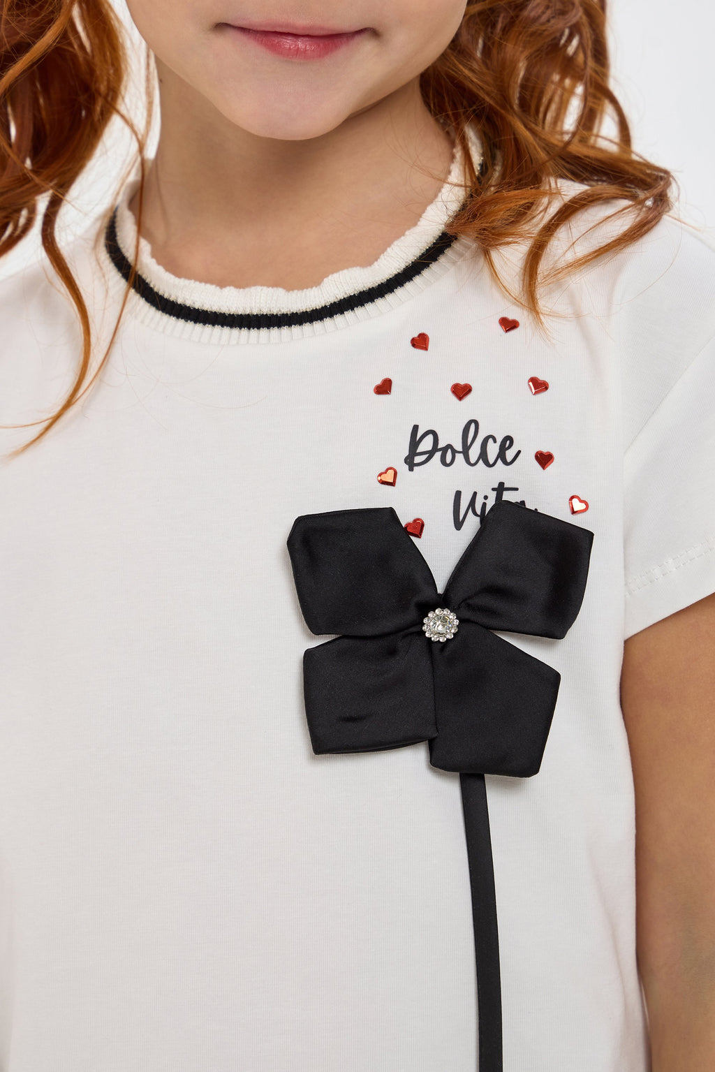 3D Black Flower Decorated T-shirt