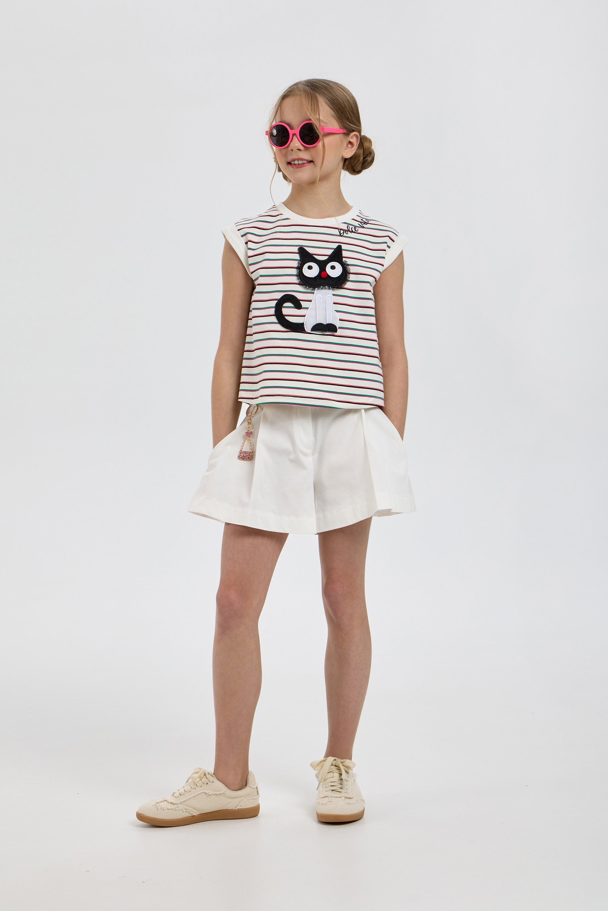 Catty Applique-decorated T-shirt