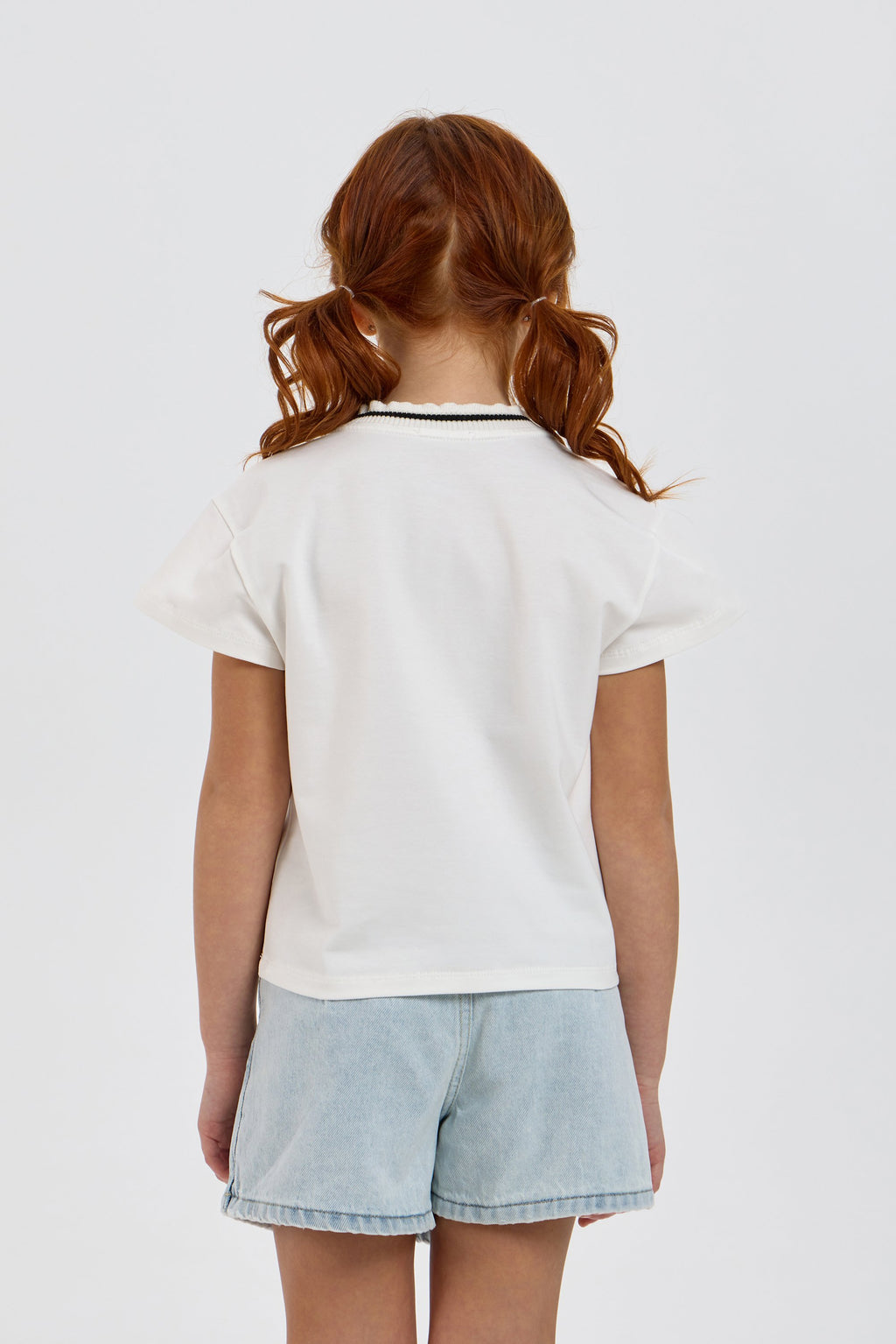 3D Black Flower Decorated T-shirt