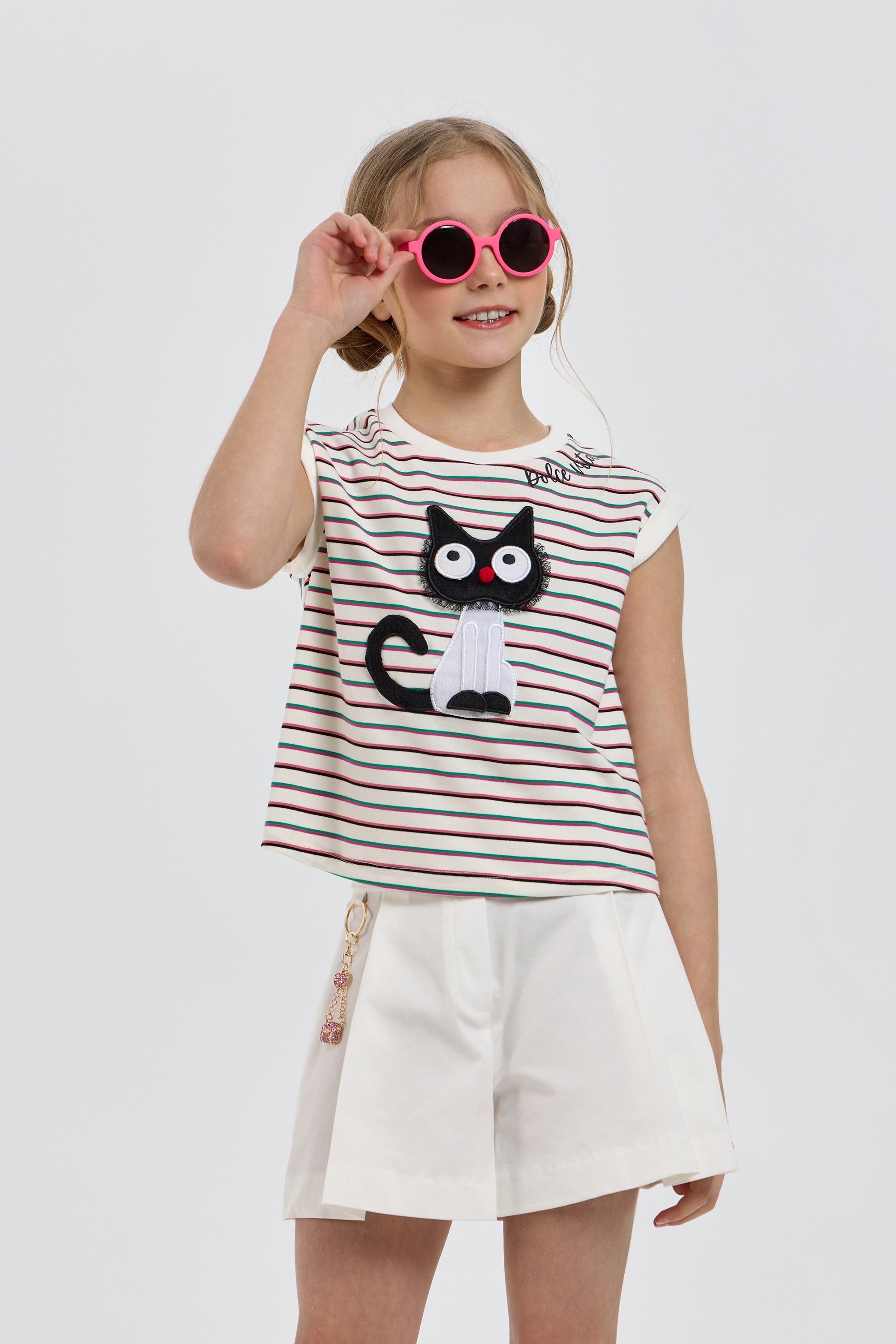 Catty Applique-decorated T-shirt
