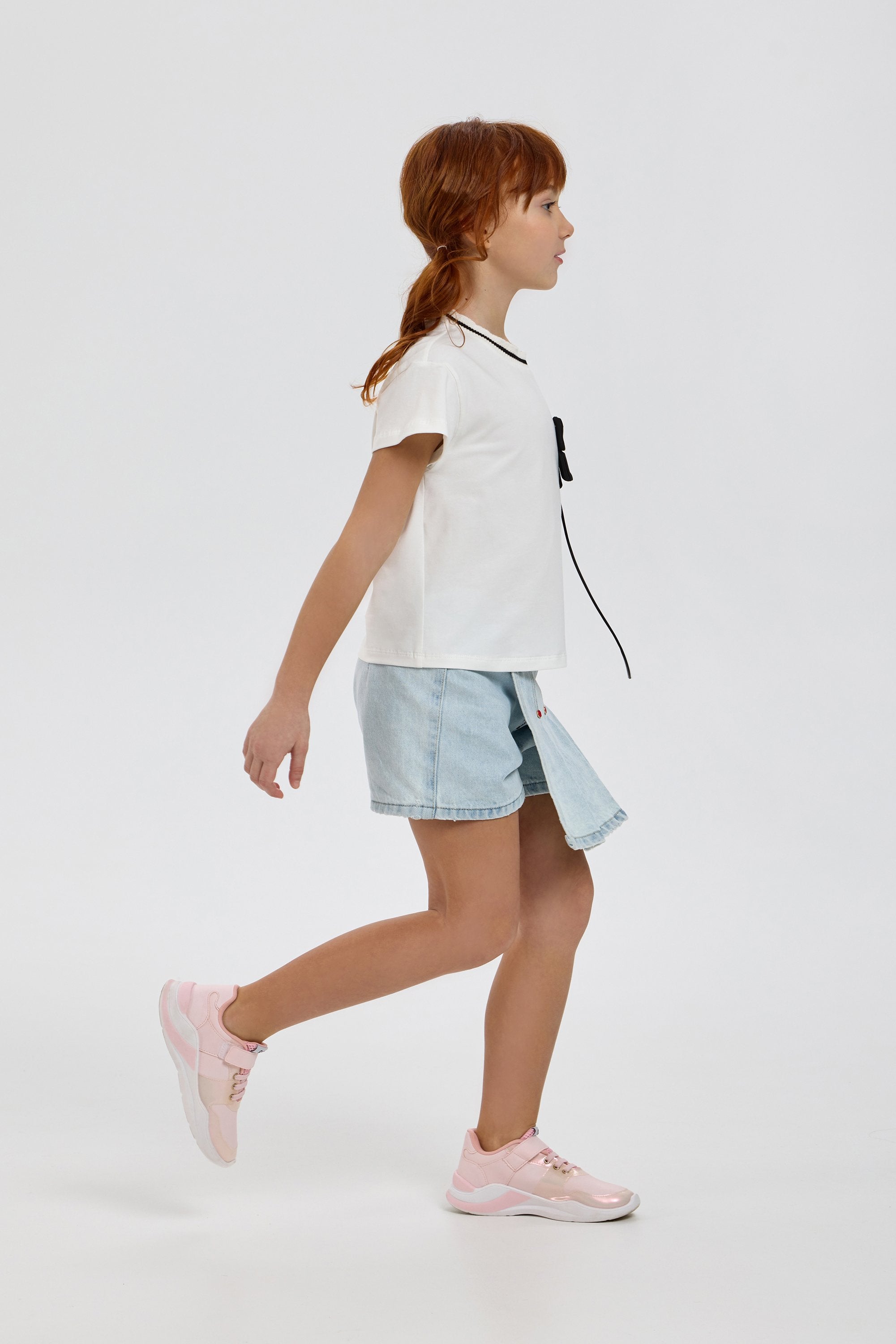 3D Black Flower Decorated T-shirt