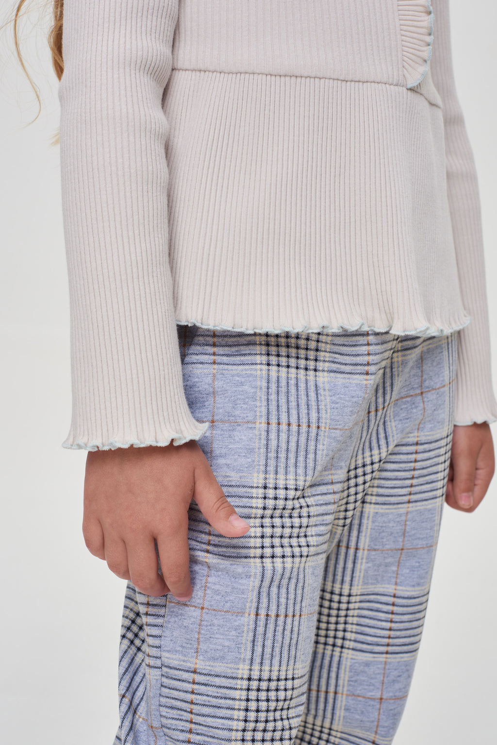 Knitted T-Shirt with basque ,powdery