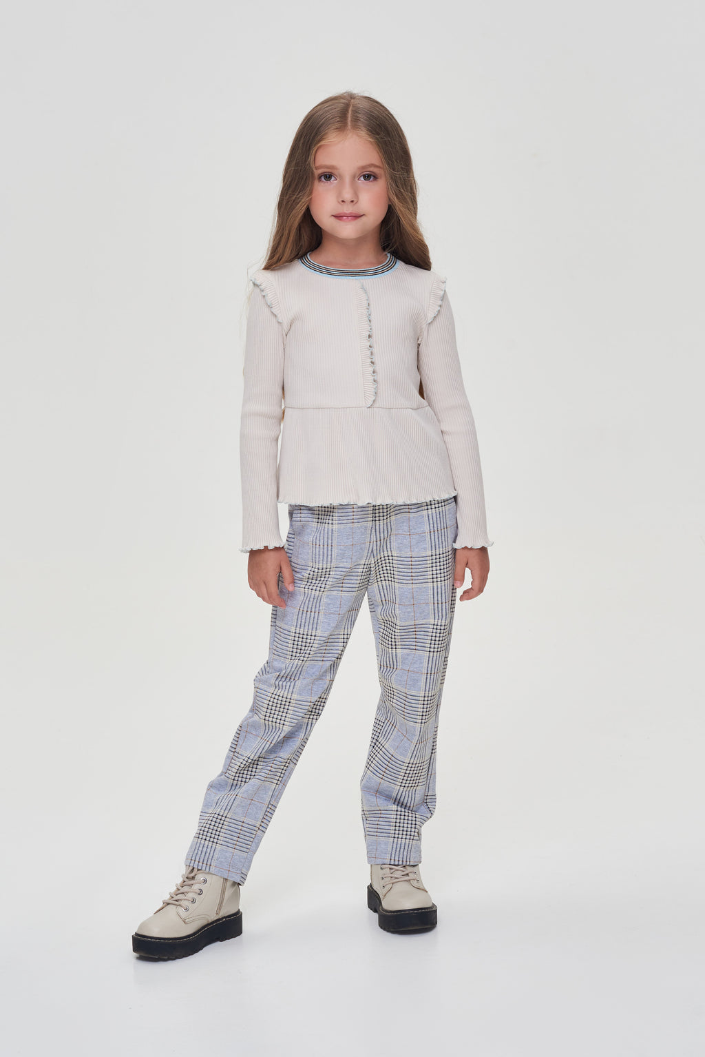 Knitted T-Shirt with basque ,powdery