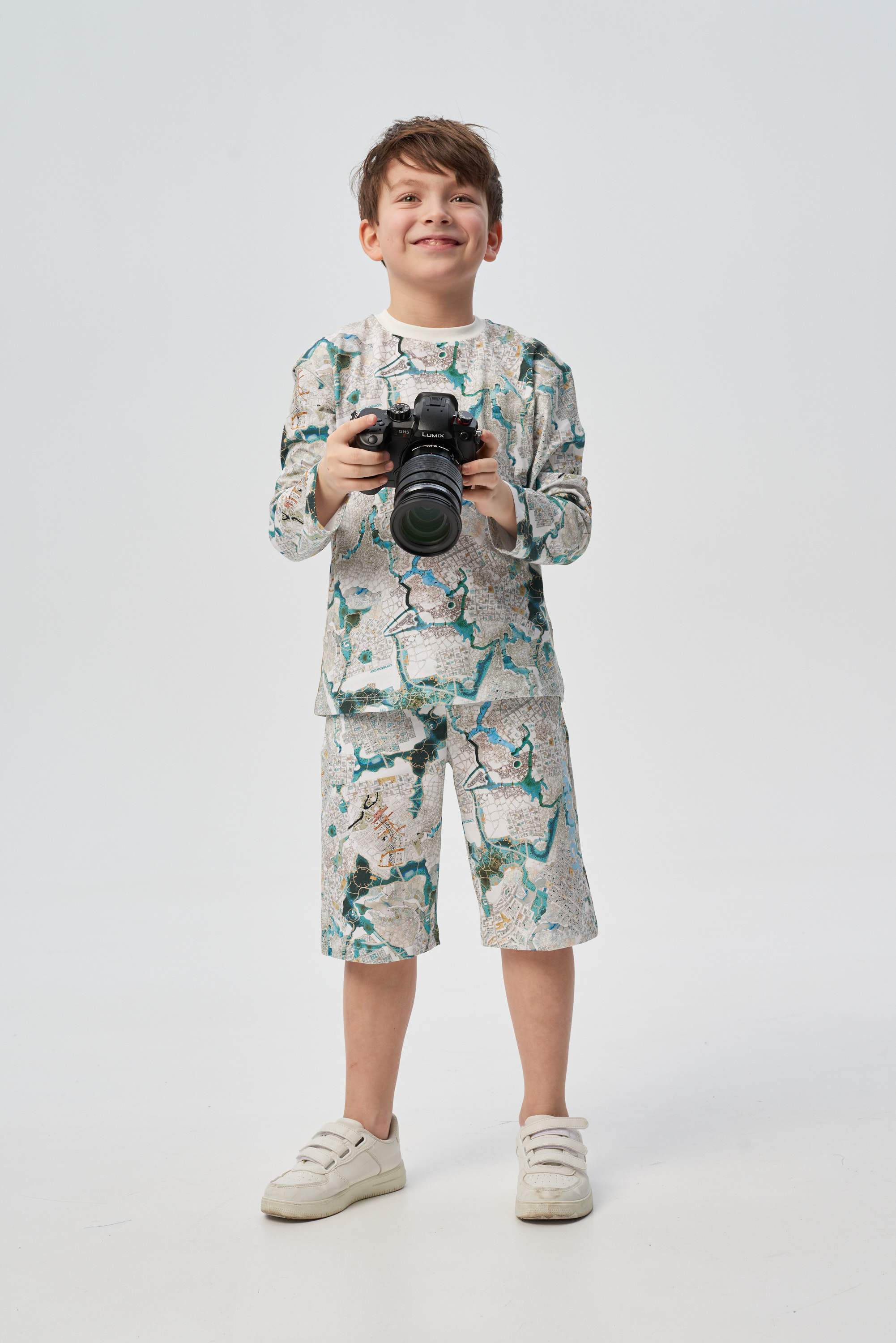 Extended shorts with a proprietary print